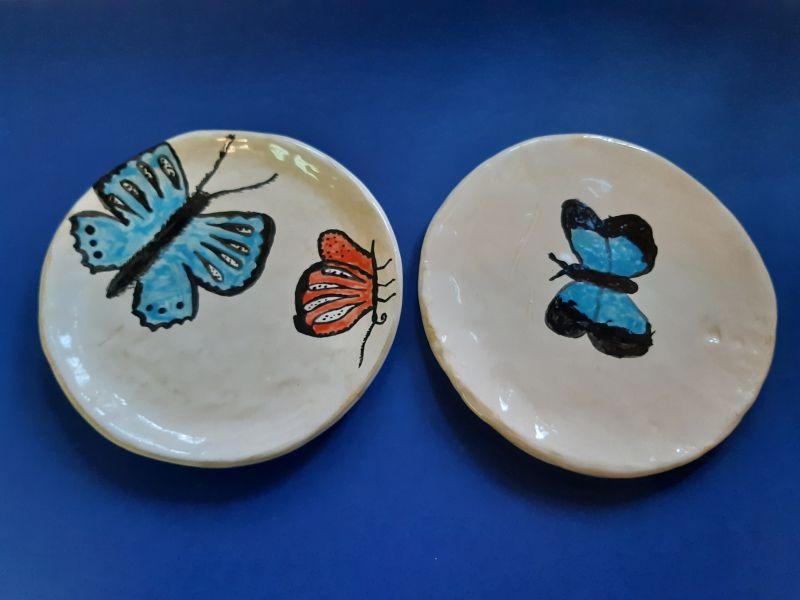 Malovaný keramický talíř